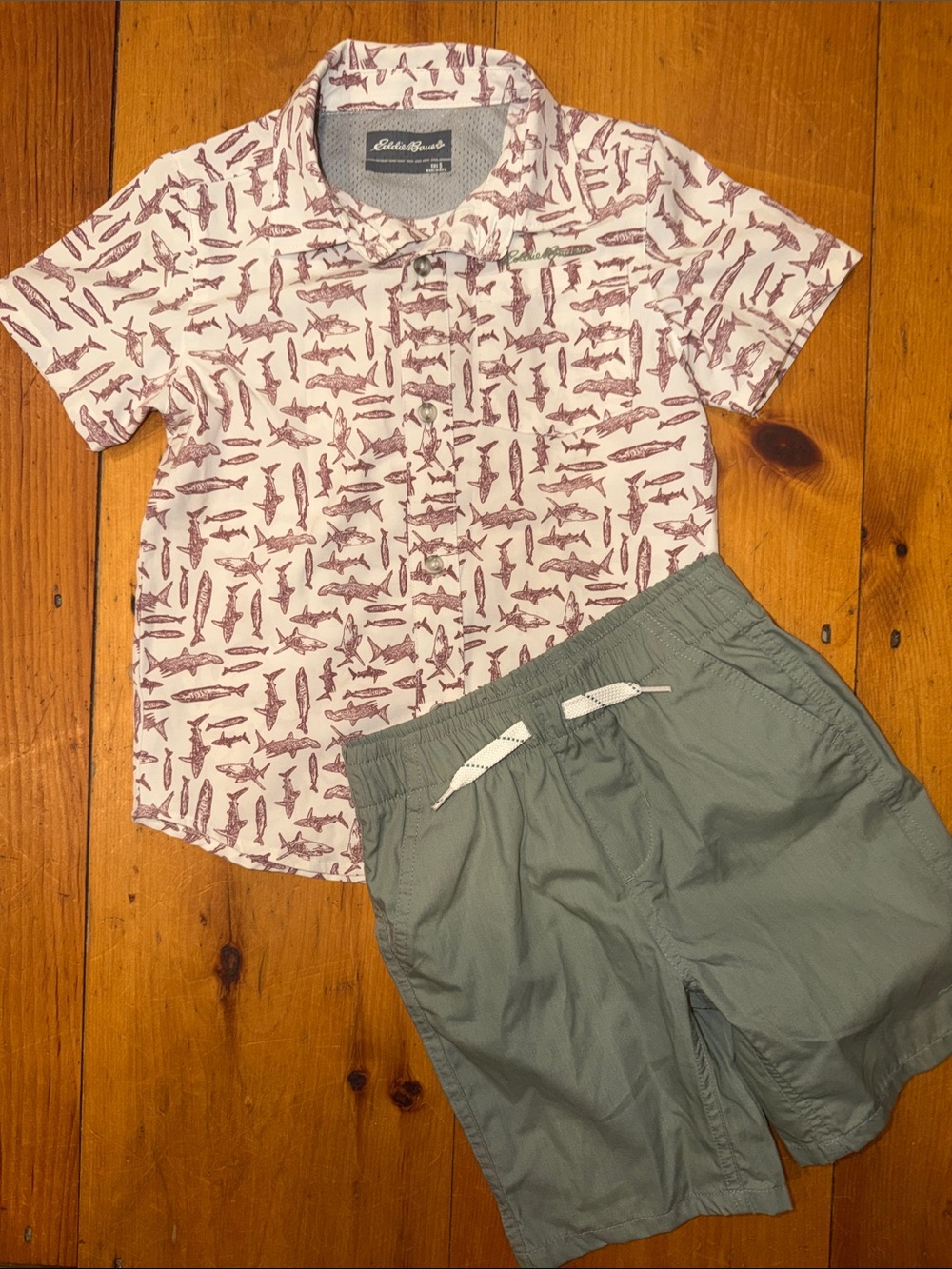 2 PC Eddie Bauer Short-Sleeve Fish Print Shirt & Green Shorts cream Maroon